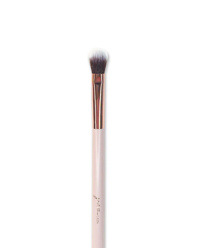 G206 FLAT CREASE BRUSH